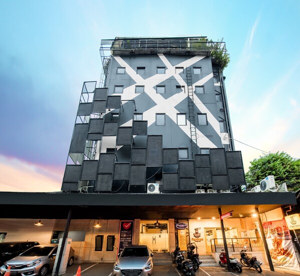 Exterior - Infiniti Hotel (Jakarta)