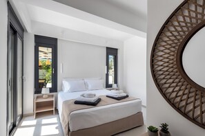 3 bedrooms, in-room safe, iron/ironing board, travel cot