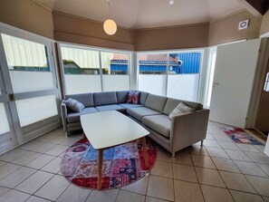 Lejlighed | Skrivebord, arbejdsområde til bærbare computere, gratis Wi-Fi, sengetøj