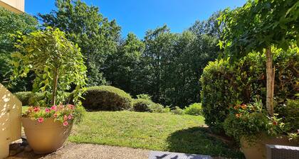 Appartement au calme dans residence avec piscine, entouré de foret