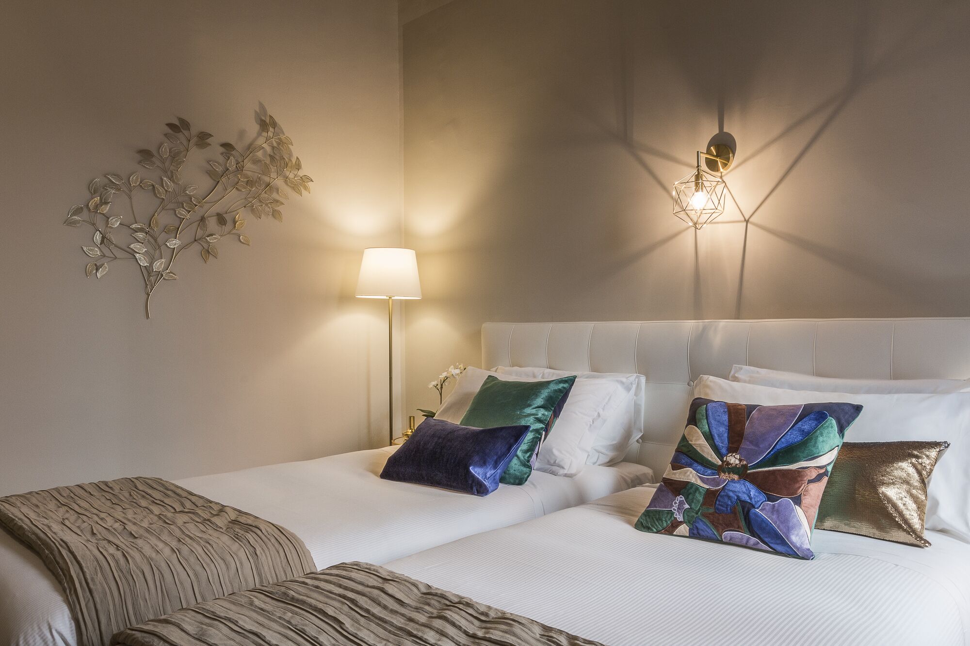 Deluxe Apartment | Premium bedding, down duvets, individually decorated