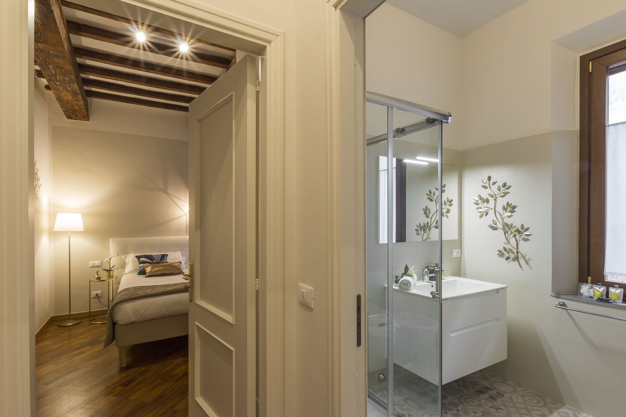 Deluxe Apartment | Bathroom