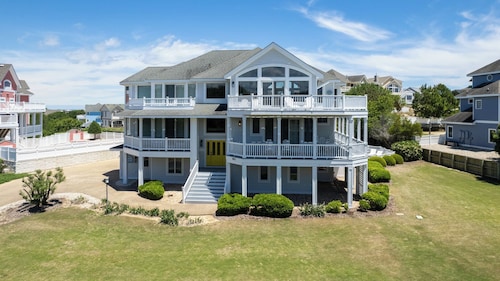 Bees Knees 7 bedroom at Currituck Club