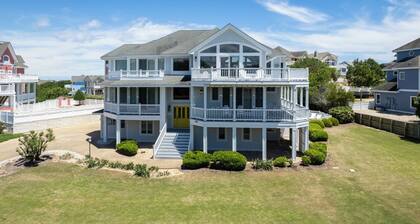 Bees Knees 7 bedroom at Currituck Club