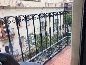 Property grounds - Fully equipped 3bedrooms feria apartment montjuic Barcelona  (Barcelona)