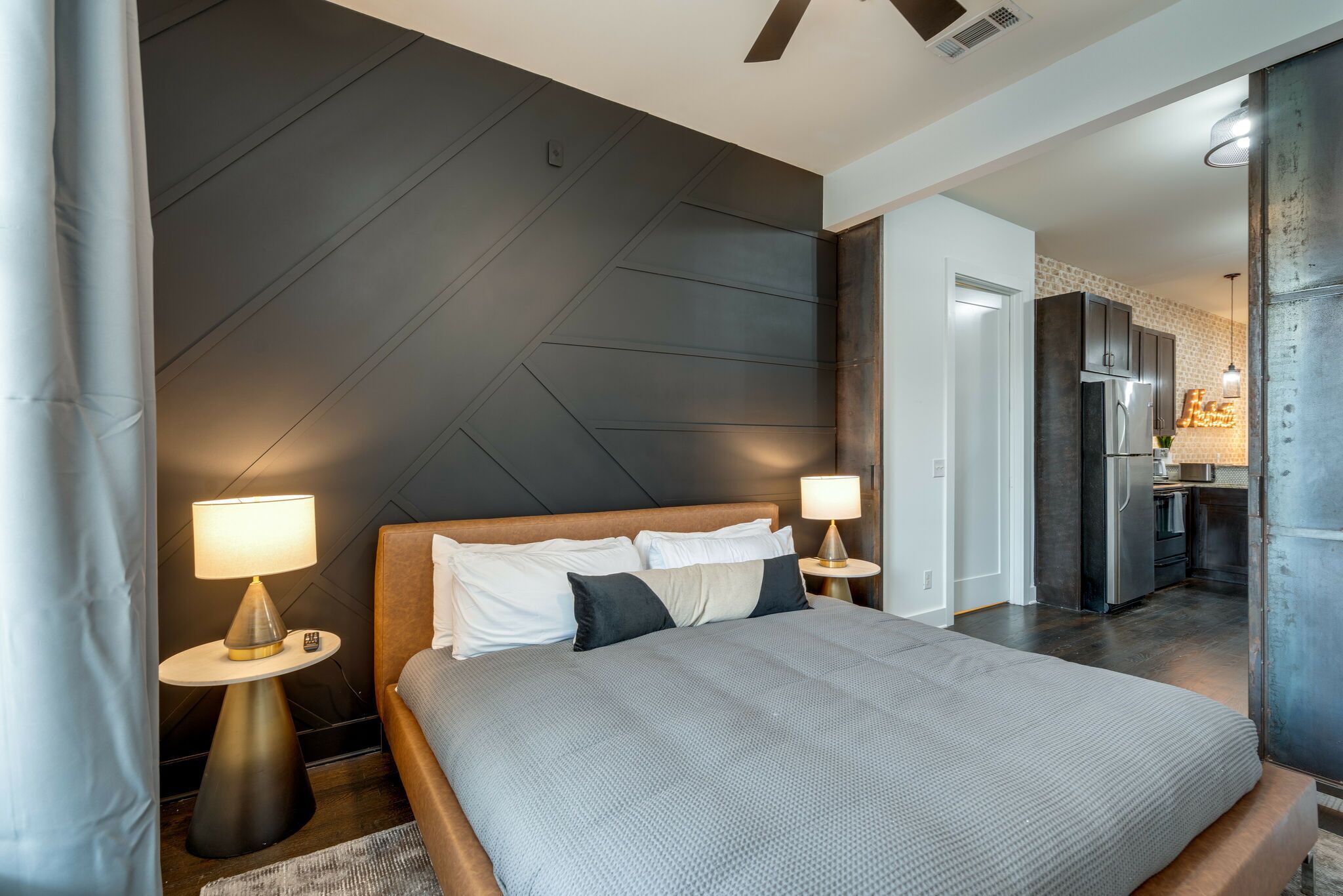 3 LUXURY LOFT UNITS - MINS TO BROADWAY