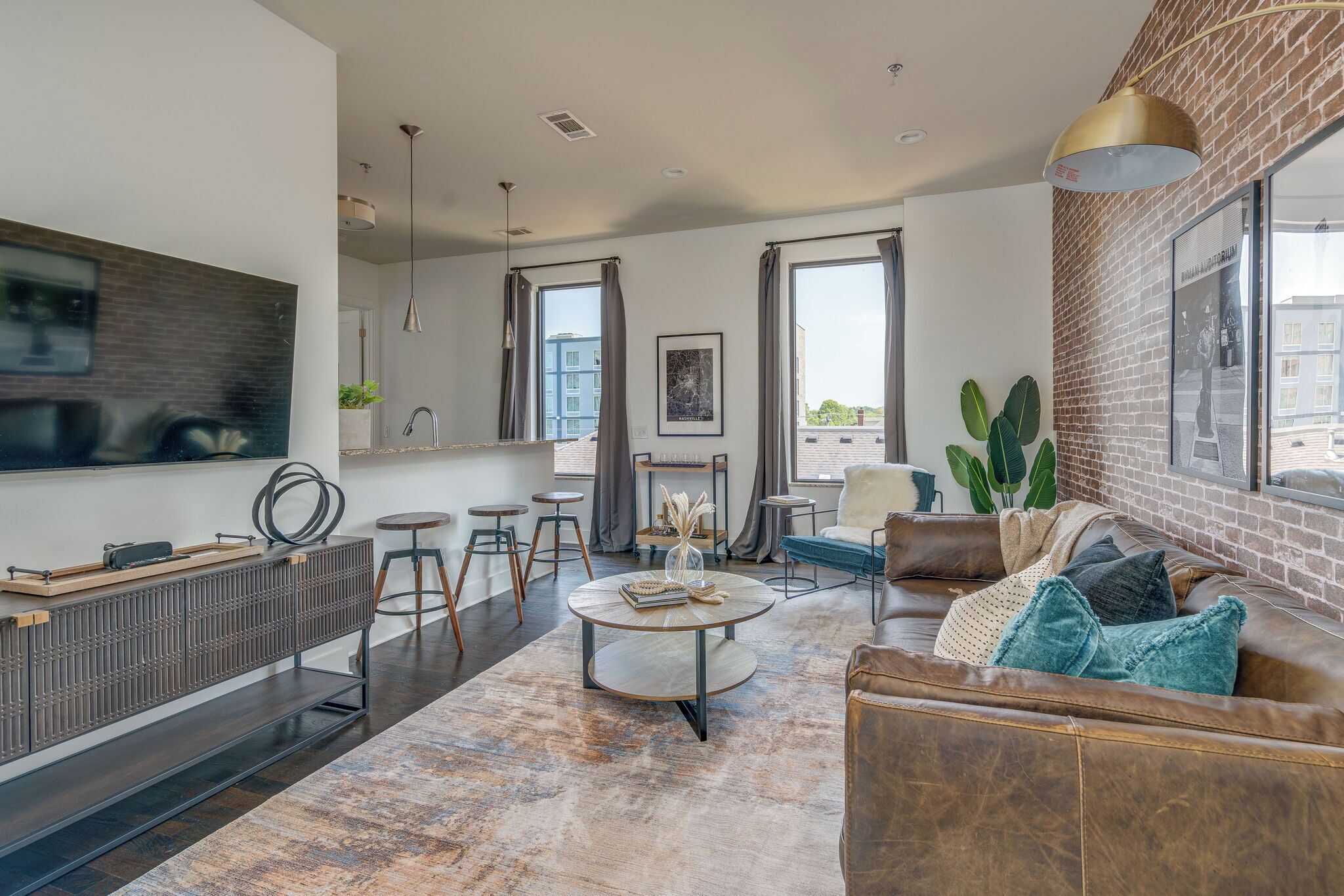 3 LUXURY LOFT UNITS - MINS TO BROADWAY