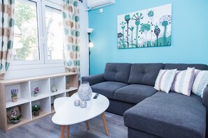 Apartment | Living area | TV