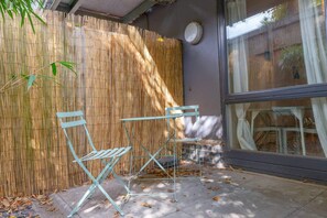 Balcony - Spacious 1 Bed Apartment Near Shoreditch Park (London)