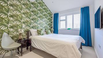 4 bedrooms, iron/ironing board, free WiFi, bed sheets