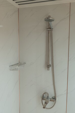 Bathroom - Glamping at the Retreat Wiltshire is Rural Bliss (Chippenham)