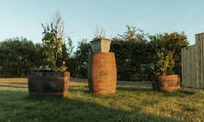 Cabin | Property grounds - Glamping at the Retreat Wiltshire is Rural Bliss (Chippenham)