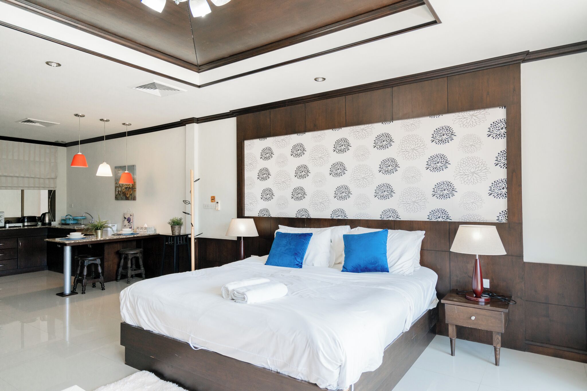 Quarto casal luxo | Individualmente mobiliados, escrivaninha, Wi-Fi de cortesia