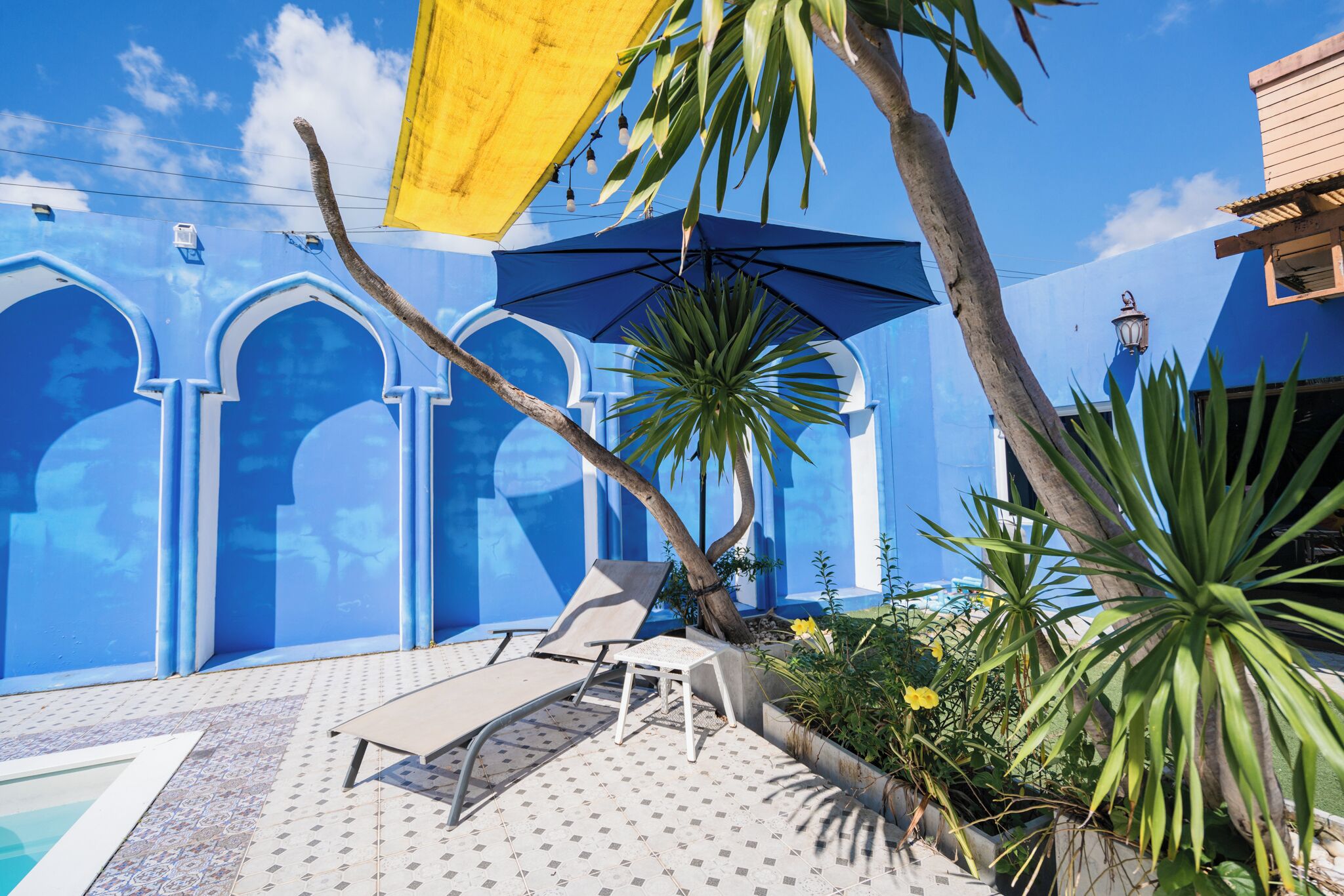 สระว่ายน้ำกลางแจ้ง