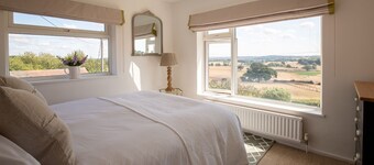 Ridgeway Farmhouse at Ragley Estate, Alcester - sleeps 8 guests in 4 bedrooms