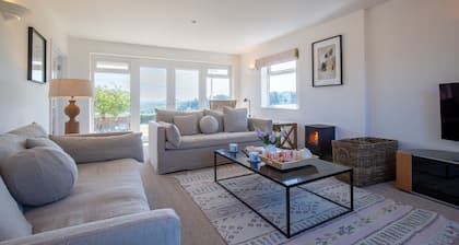 Ridgeway Farmhouse at Ragley Estate, Alcester - sleeps 8 guests in 4 bedrooms