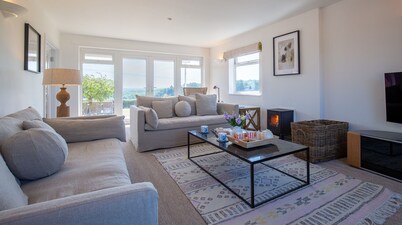 Ridgeway Farmhouse at Ragley Estate, Alcester - sleeps 8 guests  in 4 bedrooms