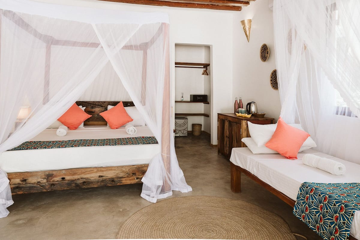 Habitación doble estándar | Cuna de viaje, wifi gratis y ropa de cama