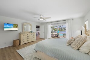 4 bedrooms, iron/ironing board, WiFi, bed sheets - Direct Boating Access Home | Pool/Spa & Billiards (Marco Island)