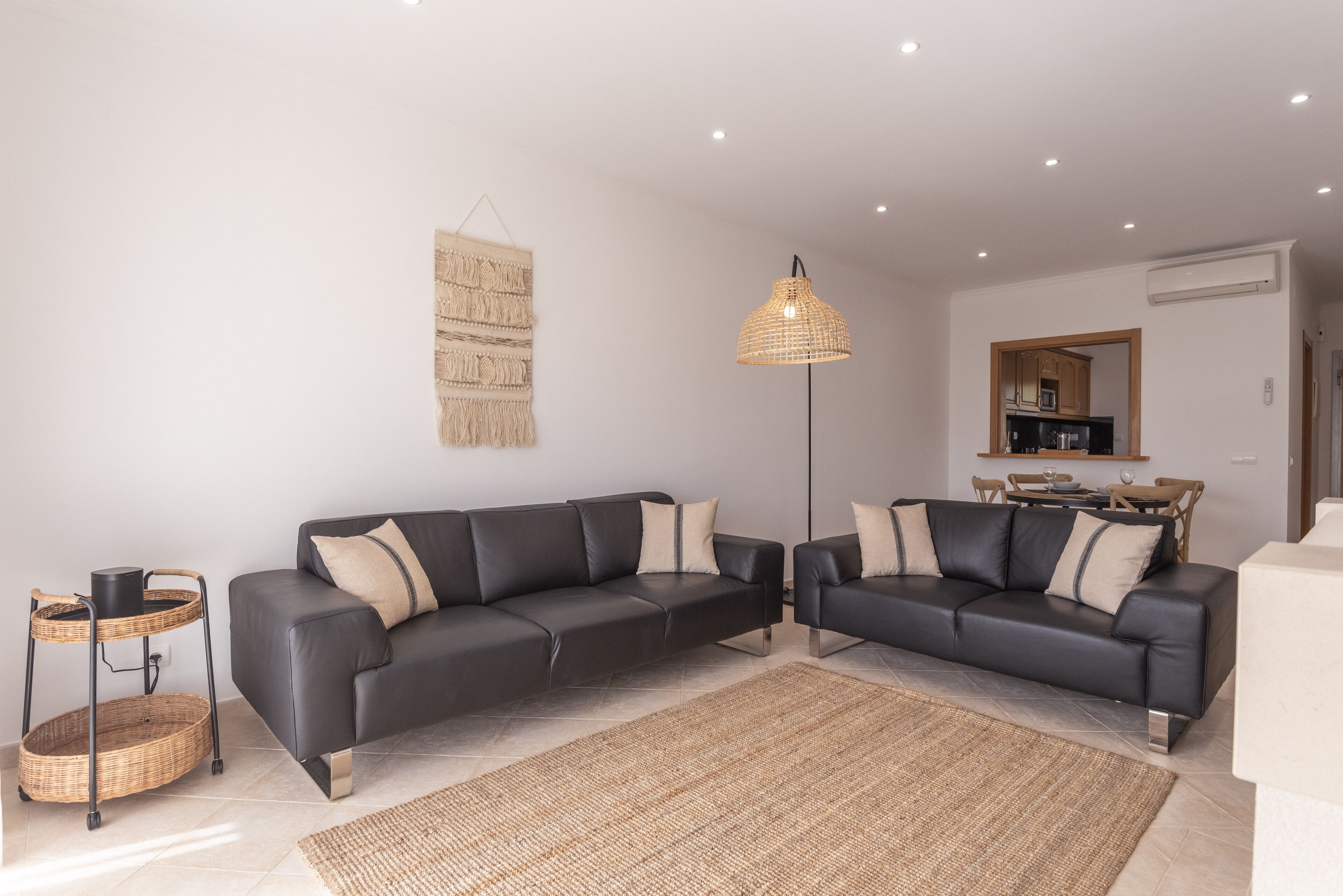 Apartment with pool 3 minutes drive to the beach