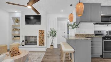 電子レンジ、コーヒー / ティーメーカー、調理器具と食器、香辛料