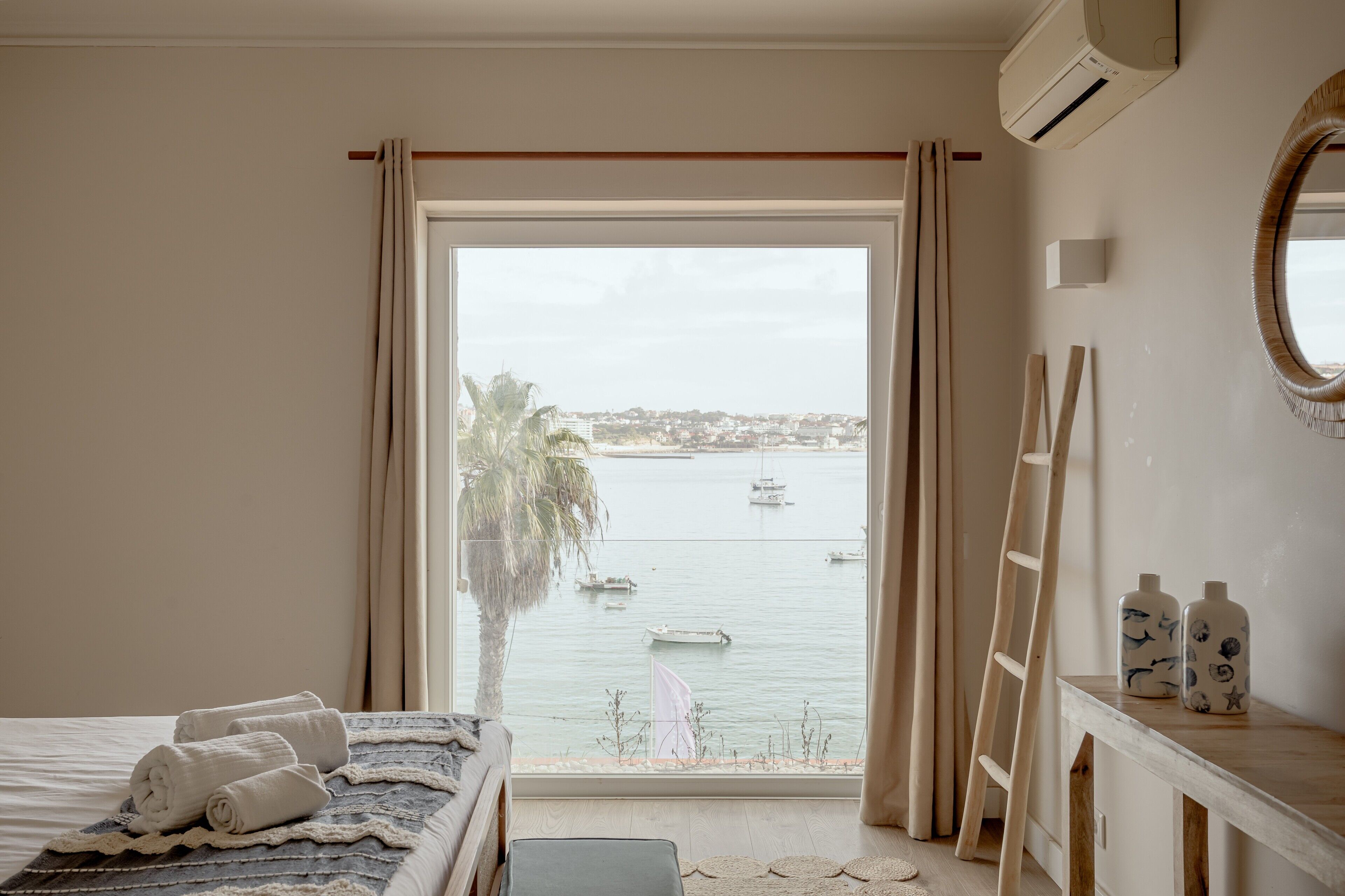 2 slaapkamers, een strijkplank/strijkijzer, gratis wifi, beddengoed