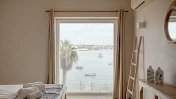 2 slaapkamers, een strijkplank/strijkijzer, gratis wifi, beddengoed