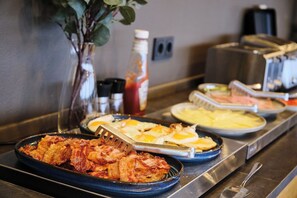 فطور أوروبي مجانًا يوميًا