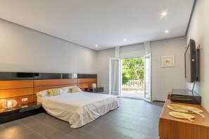 4 dormitoris, planxa i posts de planxar, wifi gratuïta i roba de llit 