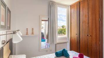 3 bedrooms, iron/ironing board, free WiFi, bed sheets