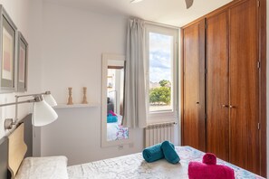 3 chambres, fer et planche à repasser, Wi-Fi gratuit, draps fournis