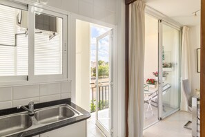 Interior - Holiday Apartment Llenaire cerca playa with Mountain View, Shared Pool & Wi-Fi (Port de Pollença)