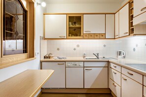 Kühlschrank, Herdplatte, Geschirrspüler