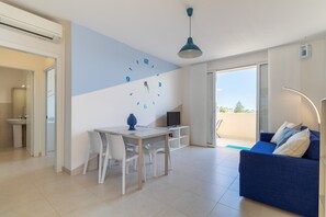 TV - Holiday Accommodation "Brezzadisudest" with Wi-Fi and private outdoor area (Marina di Ragusa)