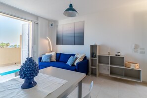 TV - Holiday Accommodation "Brezzadisudest" with Wi-Fi and private outdoor area (Marina di Ragusa)