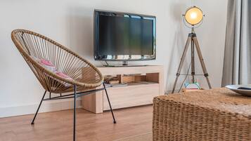 Een televisie en een dvd-speler