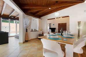Dining - Vacation Home 'Villa Contenta' with Pool & Wi-Fi (Corralejo)
