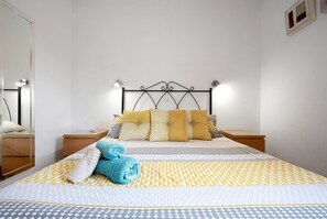 3 bedrooms, iron/ironing board, free WiFi, bed sheets - Vacation Home 'Villa Contenta' with Pool & Wi-Fi (Corralejo)