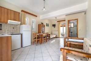 Interior - Holiday Apartment Daratos apartment 3 with Sea View, Shared Garden & Wi-Fi (KEFALONIA)