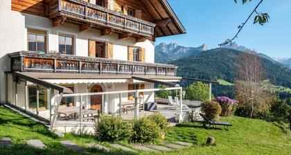 Appartement HĂ€uslerhof Larix avec vue sur les montagnes et Wi-Fi.