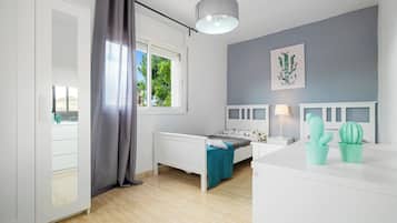 4 slaapkamers, een strijkplank/strijkijzer, gratis wifi, beddengoed