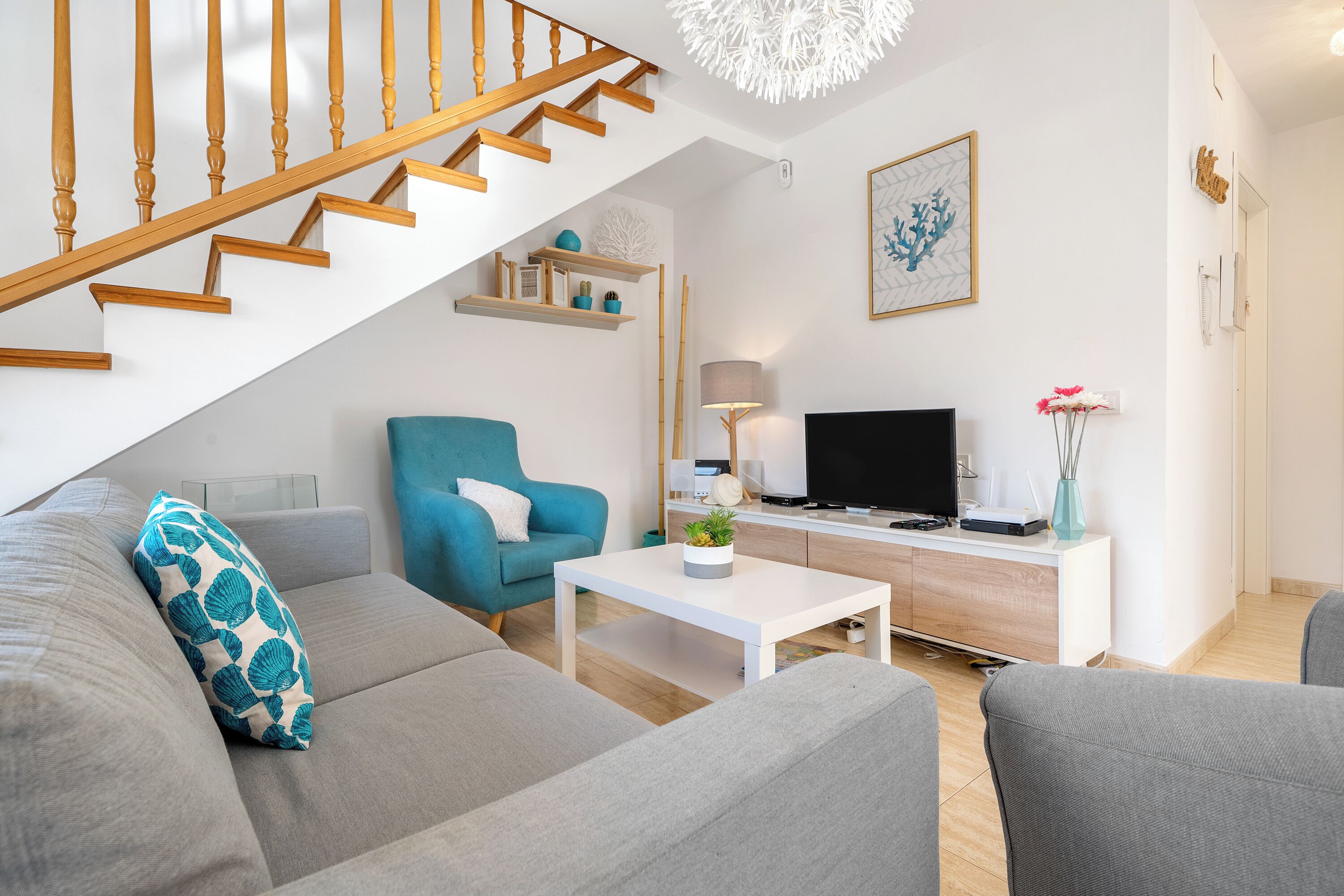 Televisión, reproductor de DVD y estéreo 