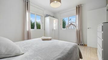 4 quartos, ferros/tábuas de passar roupa, Wi-Fi de cortesia