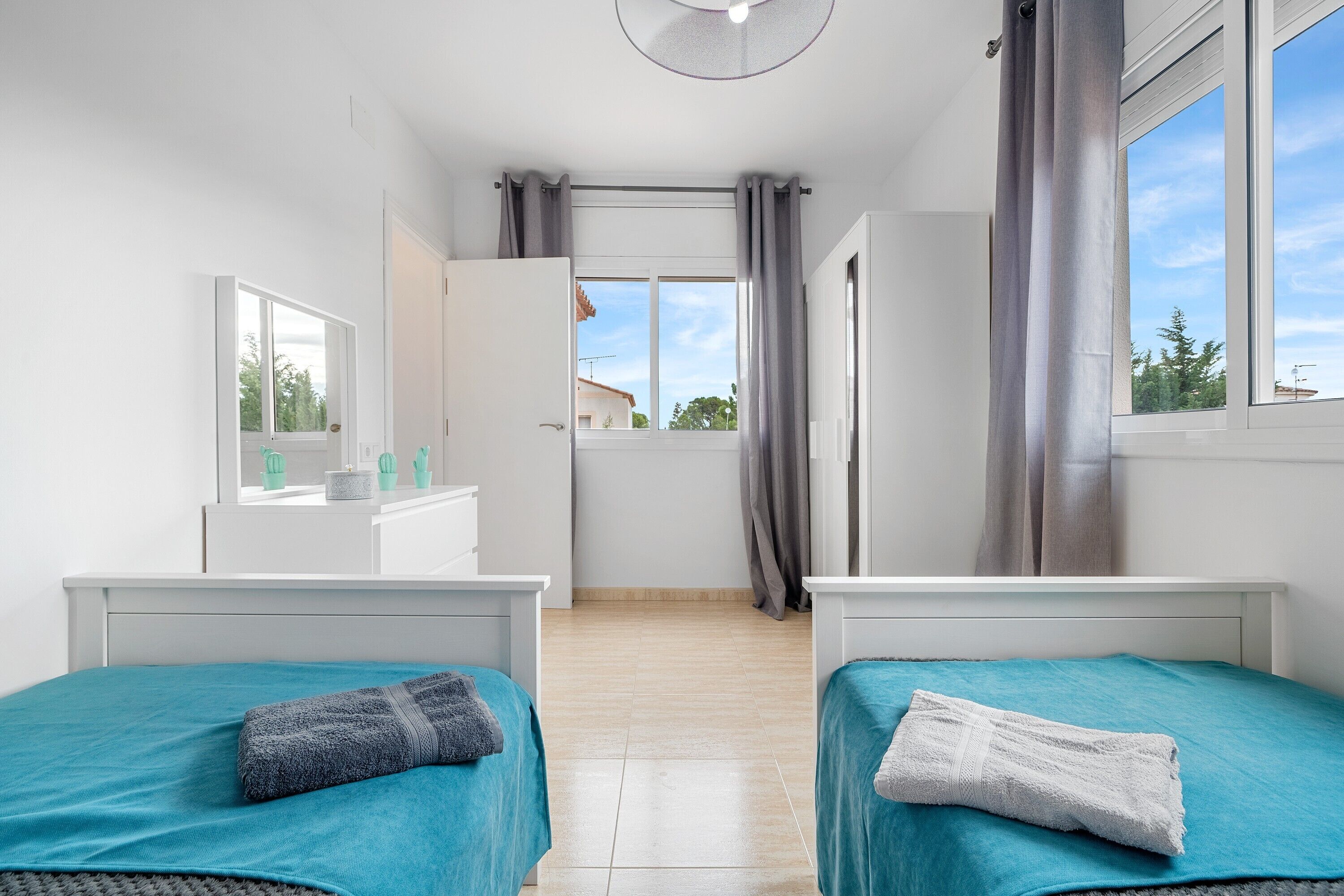 4 slaapkamers, een strijkplank/strijkijzer, gratis wifi, beddengoed