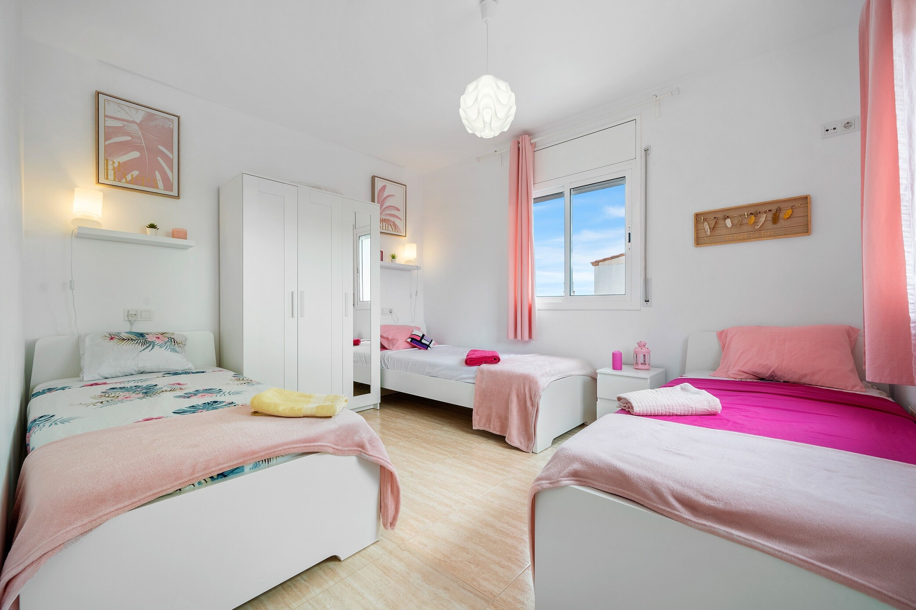 4 dormitorios, tabla de planchar con plancha, wifi gratis y ropa de cama