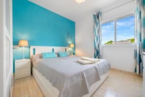 4 slaapkamers, een strijkplank/strijkijzer, gratis wifi, beddengoed