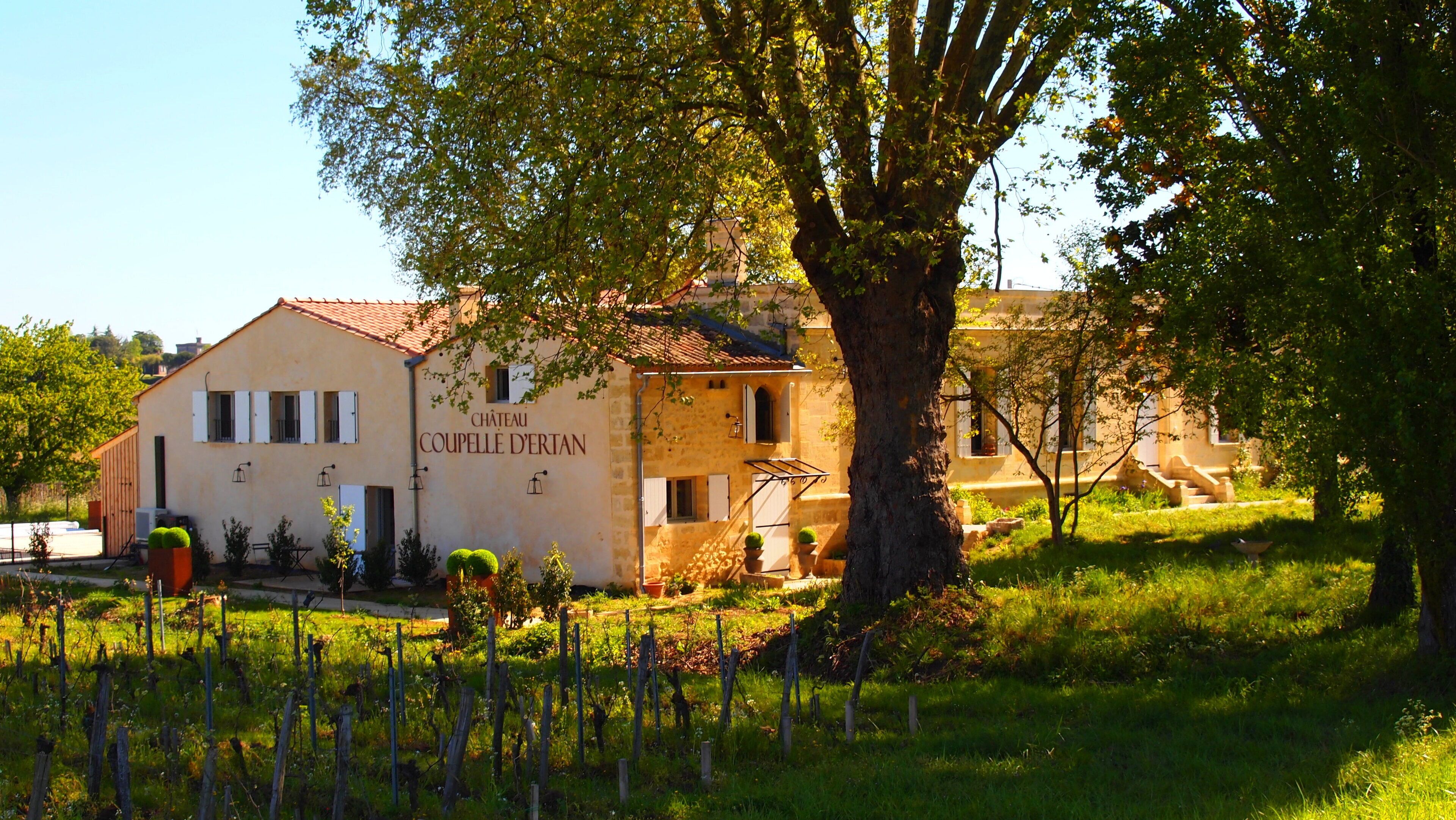 Bed and breakfast 2 bedrooms, with pool