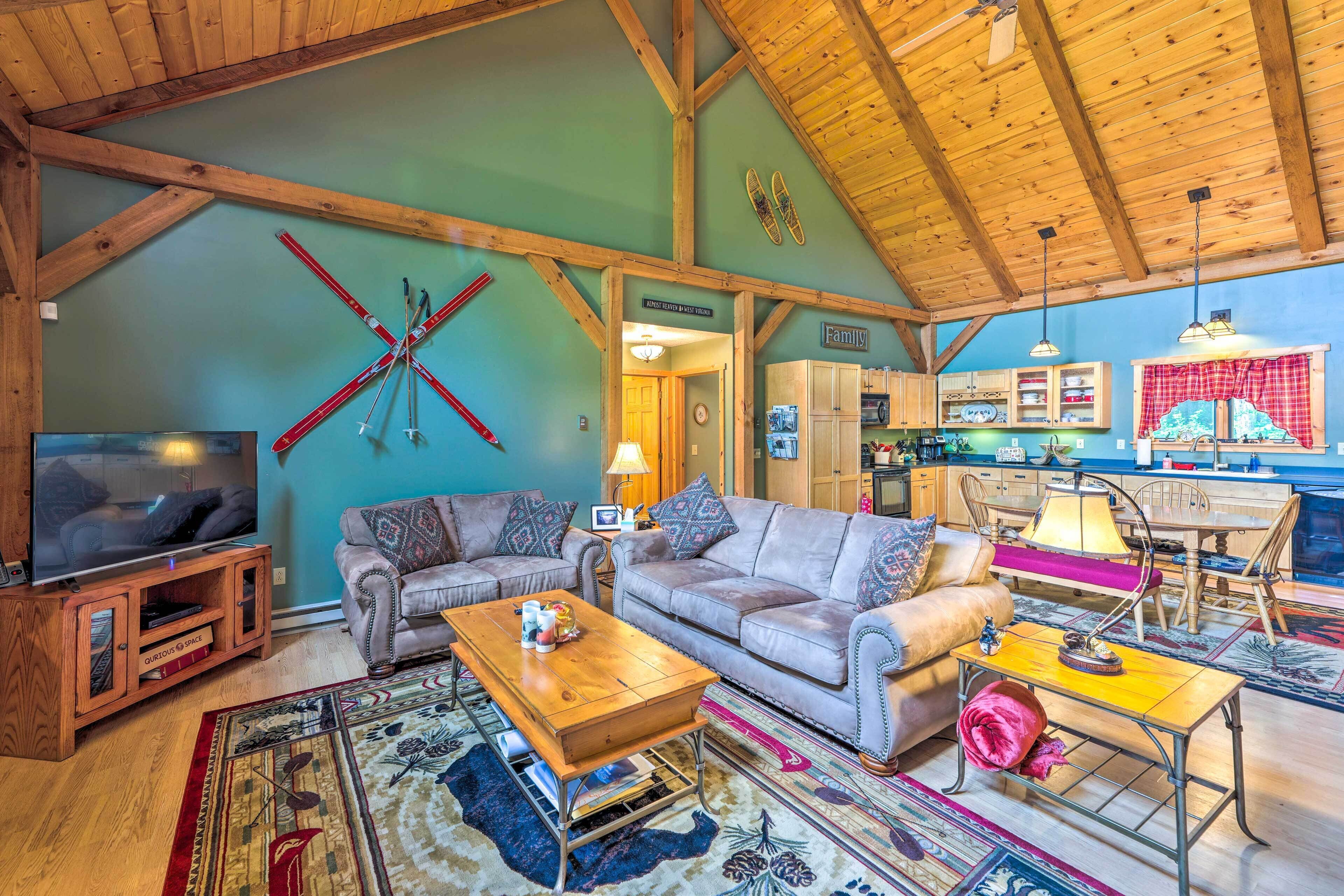 Slaty Fork Escape w/ Mountain View + Hot Tub!