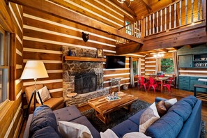 Smart TV, fireplace, books - Boulder Pointe- fire pit, hot tub, incredible views! (Mentone)