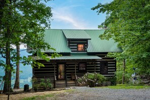 Exterior - Boulder Pointe- fire pit, hot tub, incredible views! (Mentone)